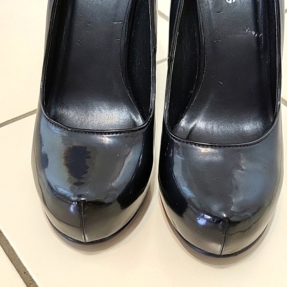 Super Sexy Faux-Patent Platform Stilettos! 7 - Picture 9 of 10